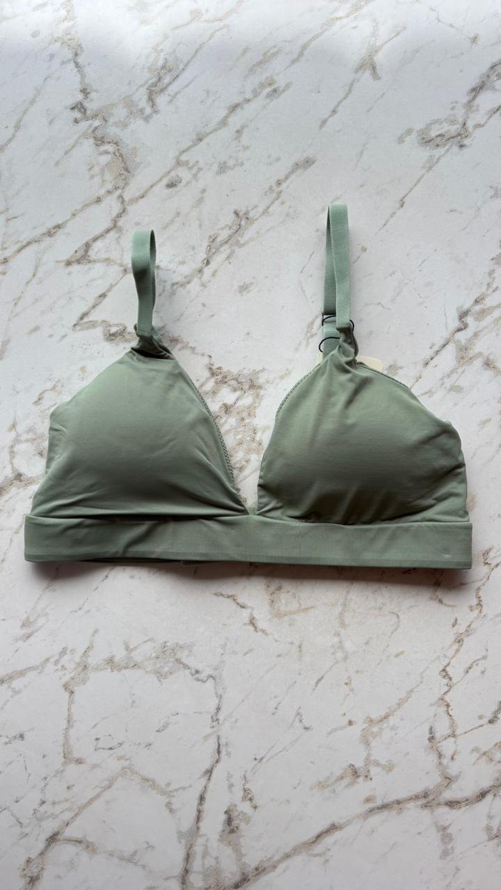 SUTIA TRIANGULO ALONGADO COM BOJO REMOVIVEL EM MICROFIBRA - VERDE EUCALIPTO - 46