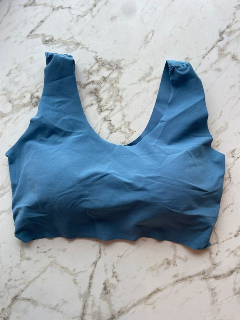 SUTIA TOP INVISIVEL COM BOJO EM MICROFIBRA - AZUL AURA - G