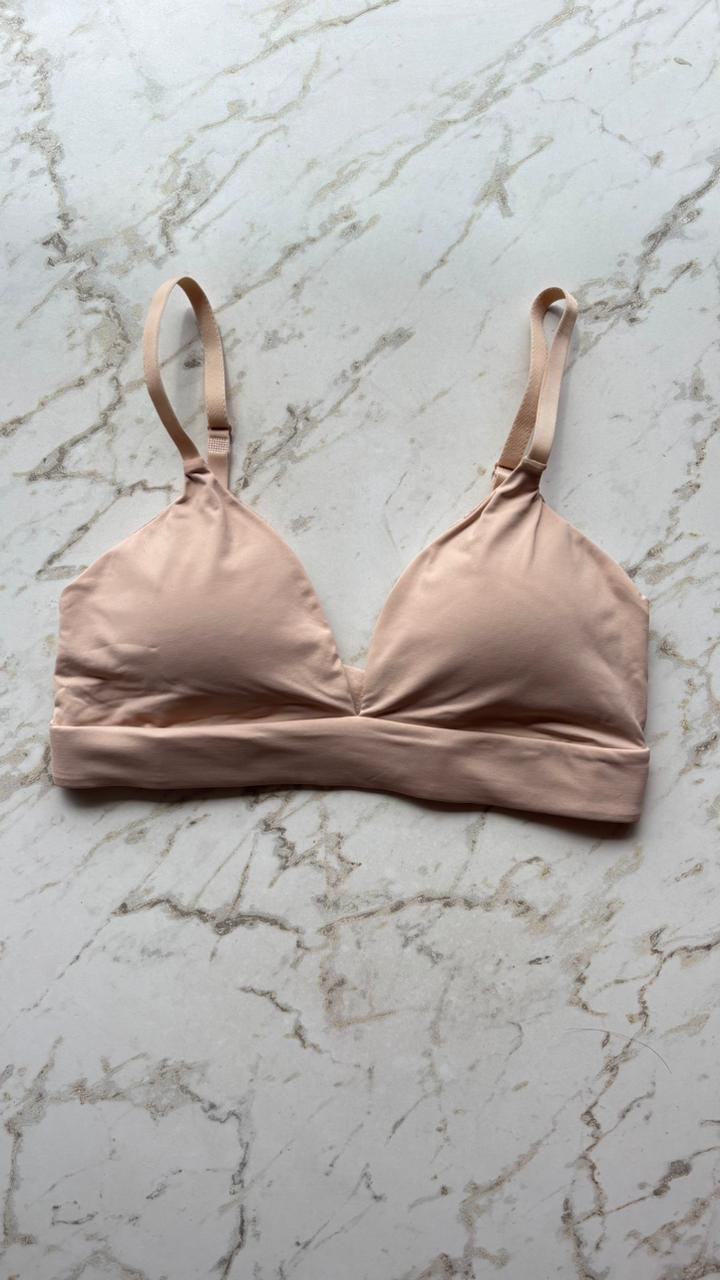 SUTIA TRIANGULO ALONGADO COM BOJO REMOVIVEL EM MICROFIBRA - BEGE BALLET - 42